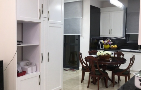 مدل نئوکلاسیک کابینت آشپزخانه با رنگ سفید پلی اورتان